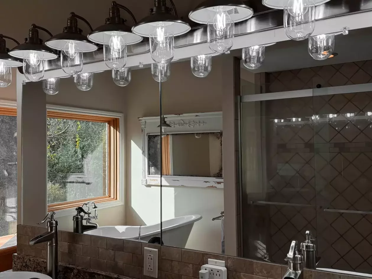 An image of a clients pristine bathroom after monthly deep cleans