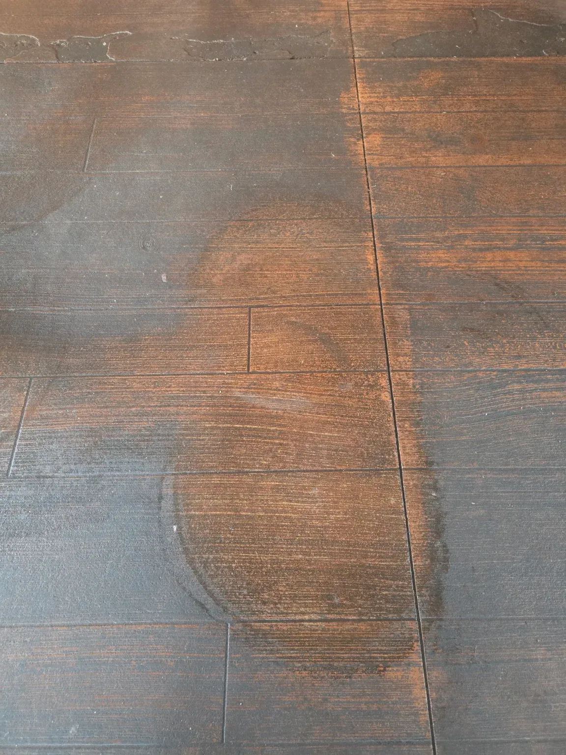 A professional floor-cleaning result on a heavily soiled wood-look floor